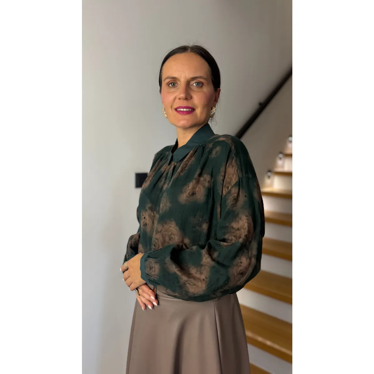 Bawełniana bluzka TINA w odcieniu zieleni w kwiaty