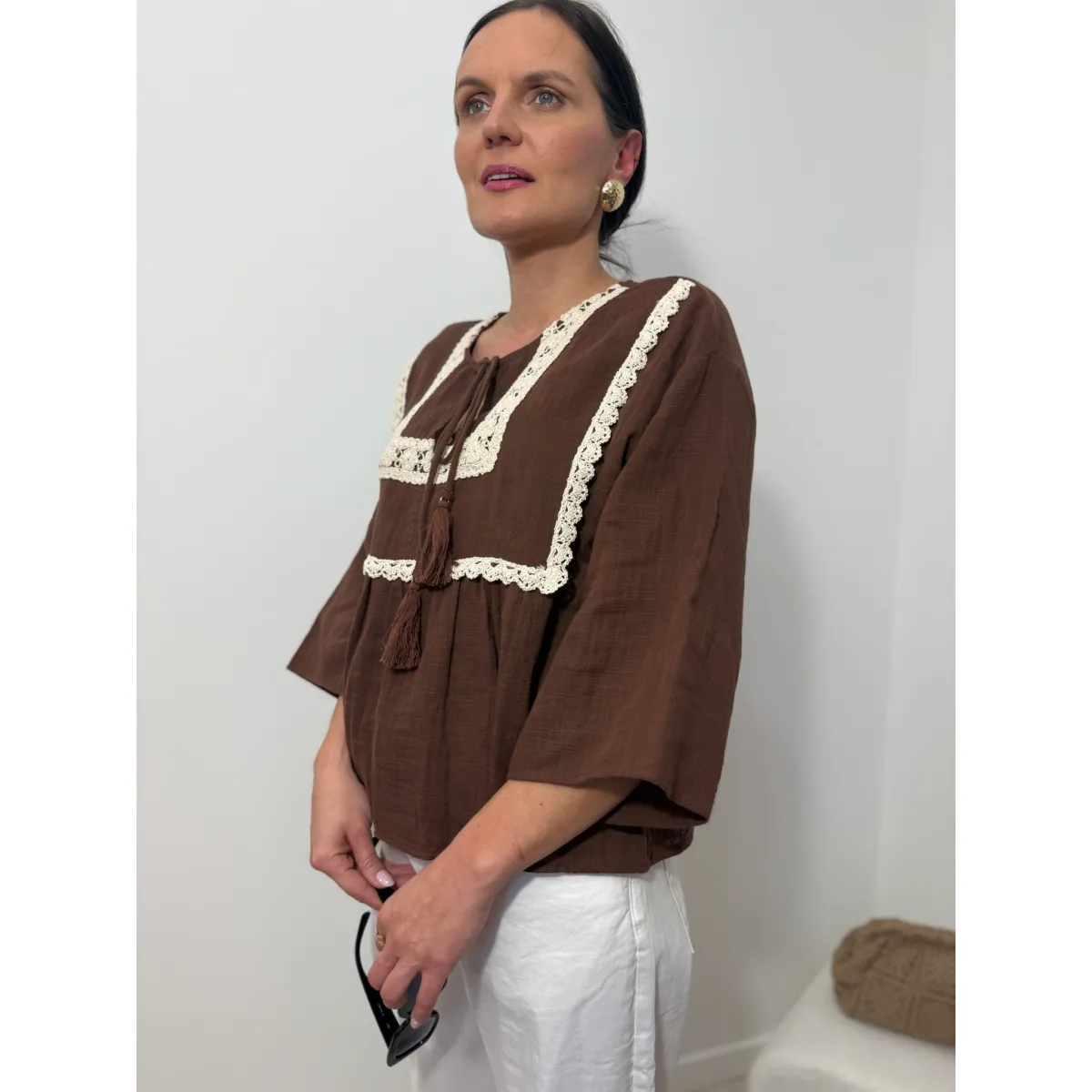 Bawełniana bluzka BOHO w kolorze czekoladowym z haftem