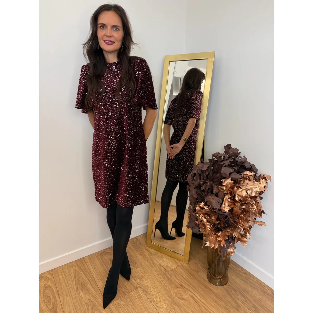 Cekinowa sukienka STARS w odcieniu bordo