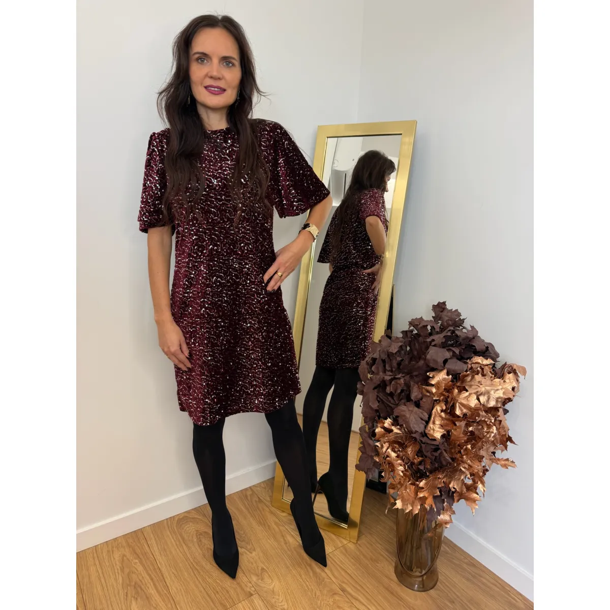 Cekinowa sukienka STARS w odcieniu bordo