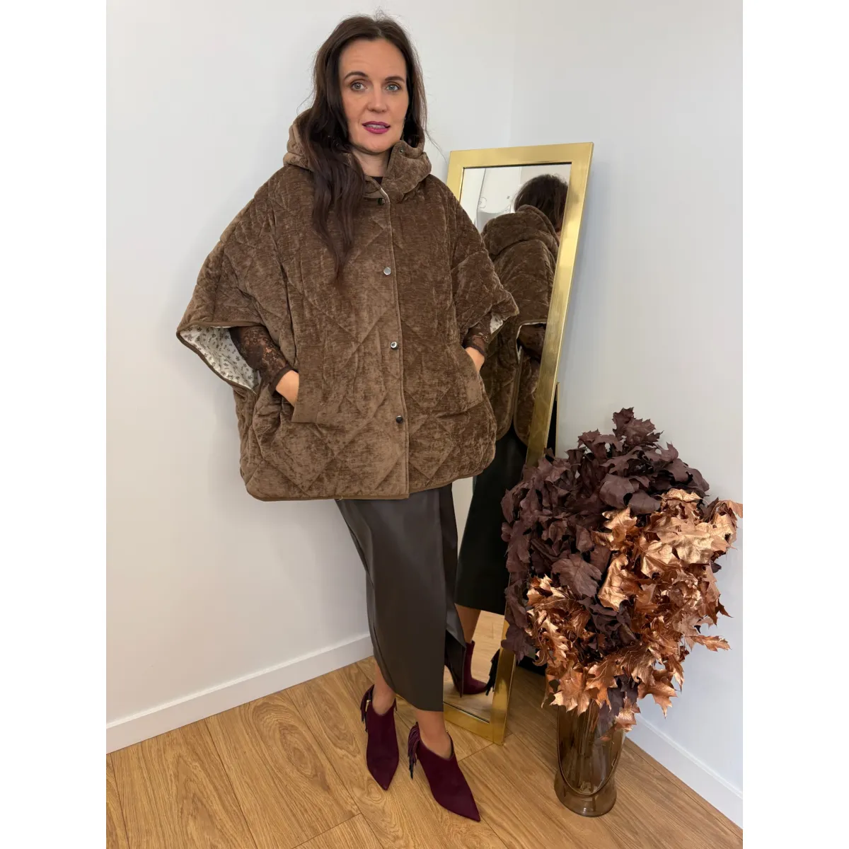 Pikowana peleryna PUNTI w kolorze czekoladowym