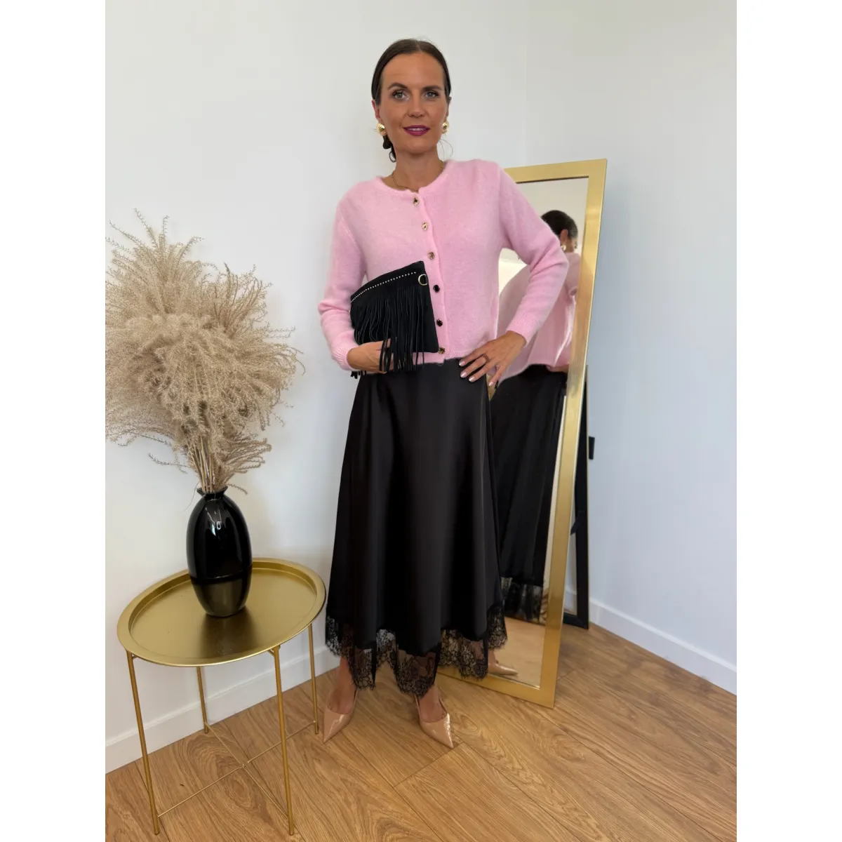 Wiskozowa spódnica ANSELMA w kolorze czarnej nocy z ozdobą koronką