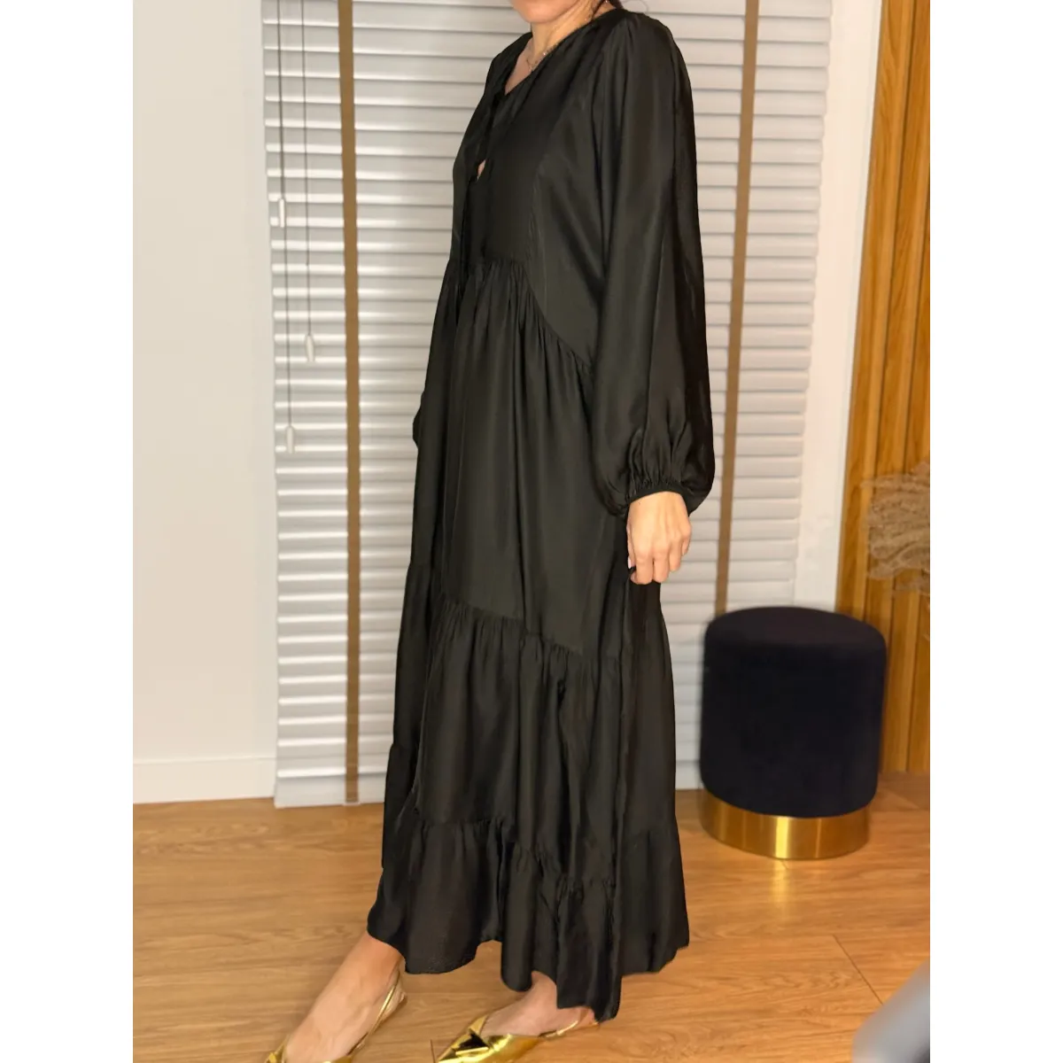 Sukienka z Jedwabiem Elara w kolorze głębokiej czerni