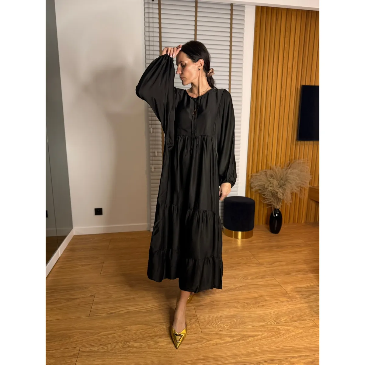 Sukienka z Jedwabiem Elara w kolorze głębokiej czerni