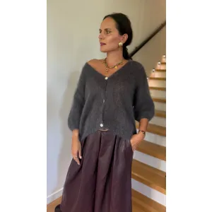 Moherowy sweter MILLA w odcieni szarości na guziki