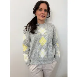 Wiskozowy sweter TULLA w odcieniu szarości w romby